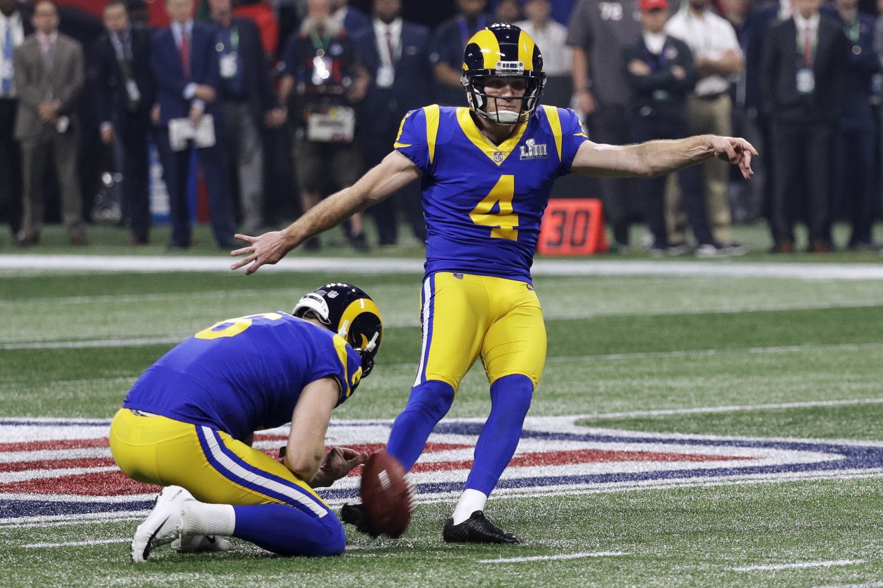 Patriots Rams Super Bowl Football
